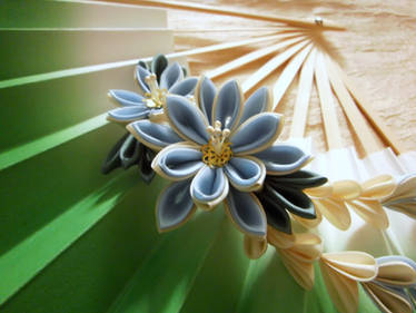 Dahlia kanzashi