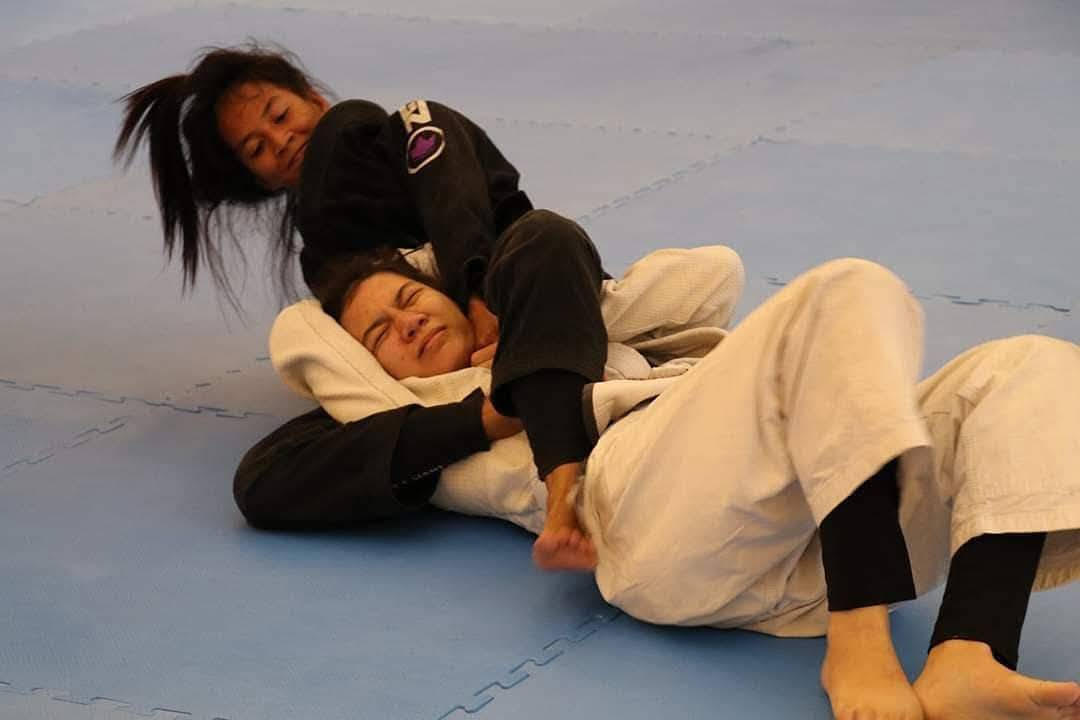 Triangle Back rear triangle choke girl (1) by martialartgirls on DeviantArt