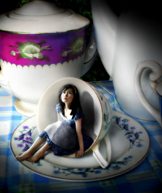 Alice in a cup