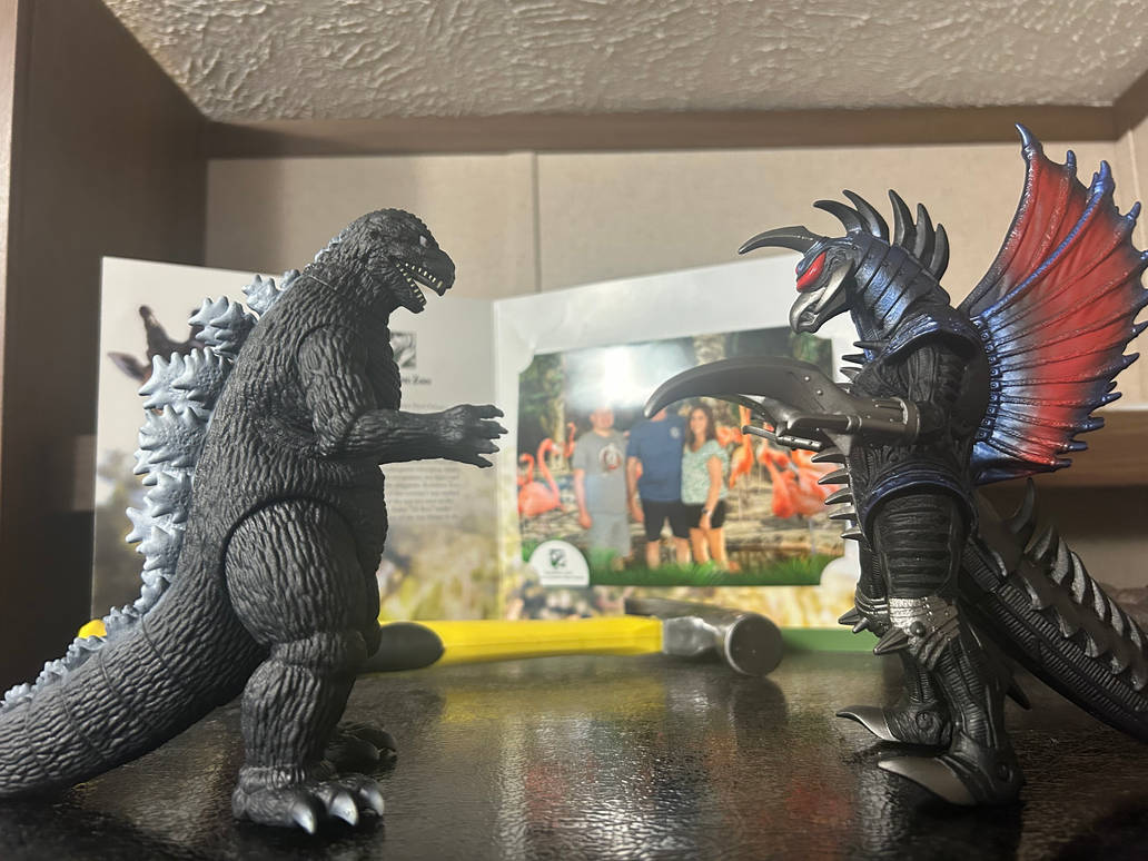 (Cybot) Godzilla 1984 vs Gigan 2004 by Godzilla200004444 on DeviantArt