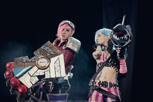 Cosplay: League Of Legends - Vi and Jinx