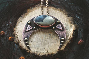 Naja pendant necklace