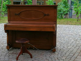 old piano and everyone can play