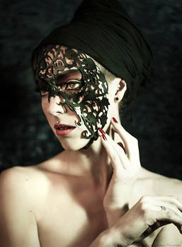 Black beauty with Vine Mask