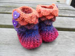 Crocodile stitch baby booties by FearlessFibreArts