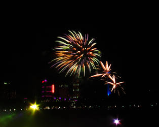 Niagara Falls Fireworks (4)