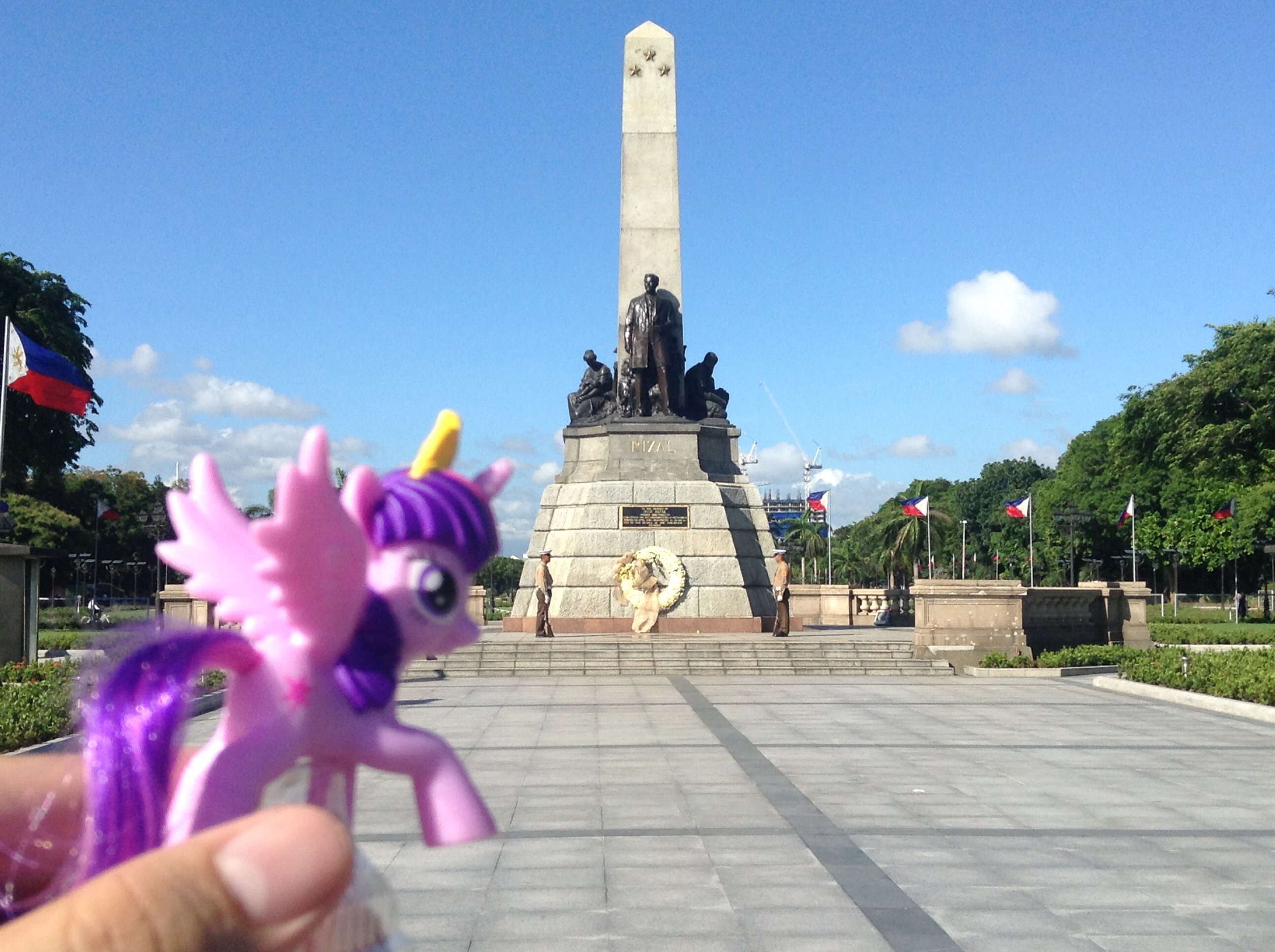 Twilight Visits Manila: A True Friend