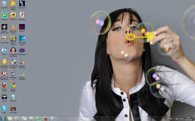 Katy Perry - Windows 7 Desktop
