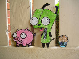 Gir, Piggy and a cupcake