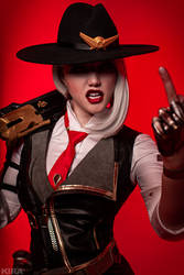 Overwatch Ashe cosplay