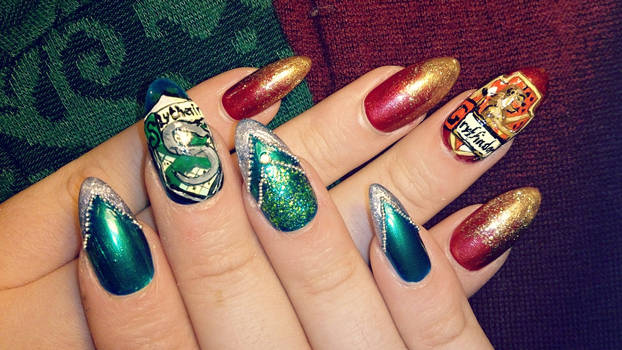 Gryffindor vs Slytherin Nail Art