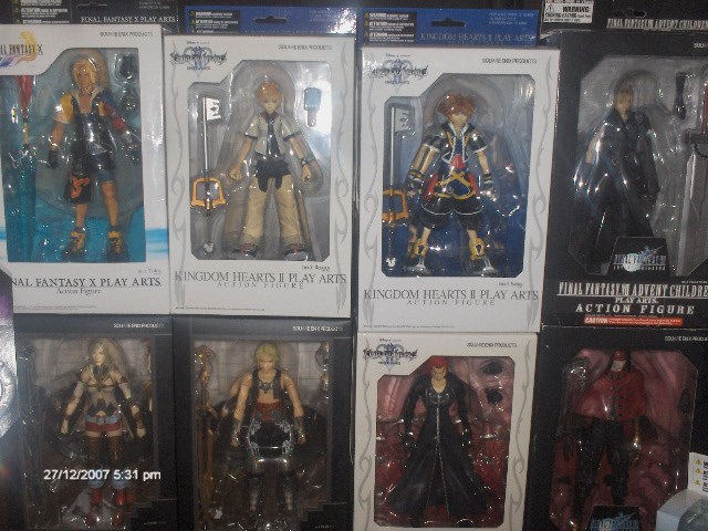 FF and KH play arts collection