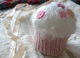knitted cuppycake