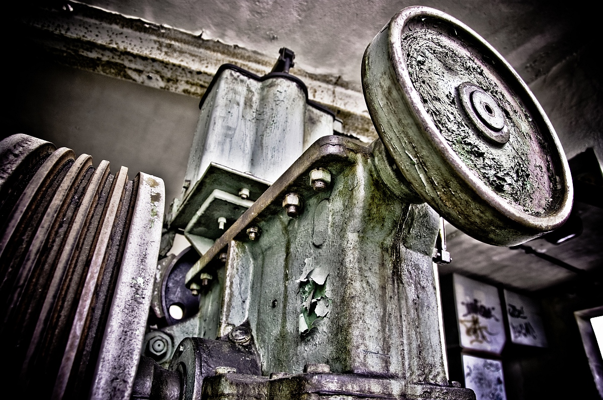 Big oily engine HDR 2