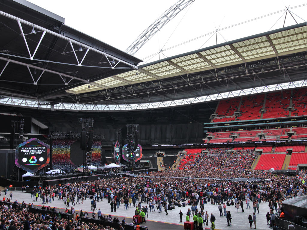 Coldplay Concert - Wembley Stadium by PhilsPictures on DeviantArt