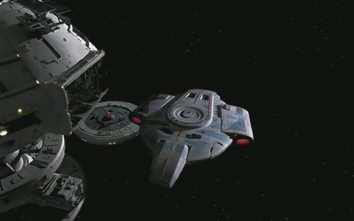 USS Defiant at Star Base 375 by PakPolaris on DeviantArt