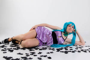 Venomania Miku 5 - On a bed of black roses