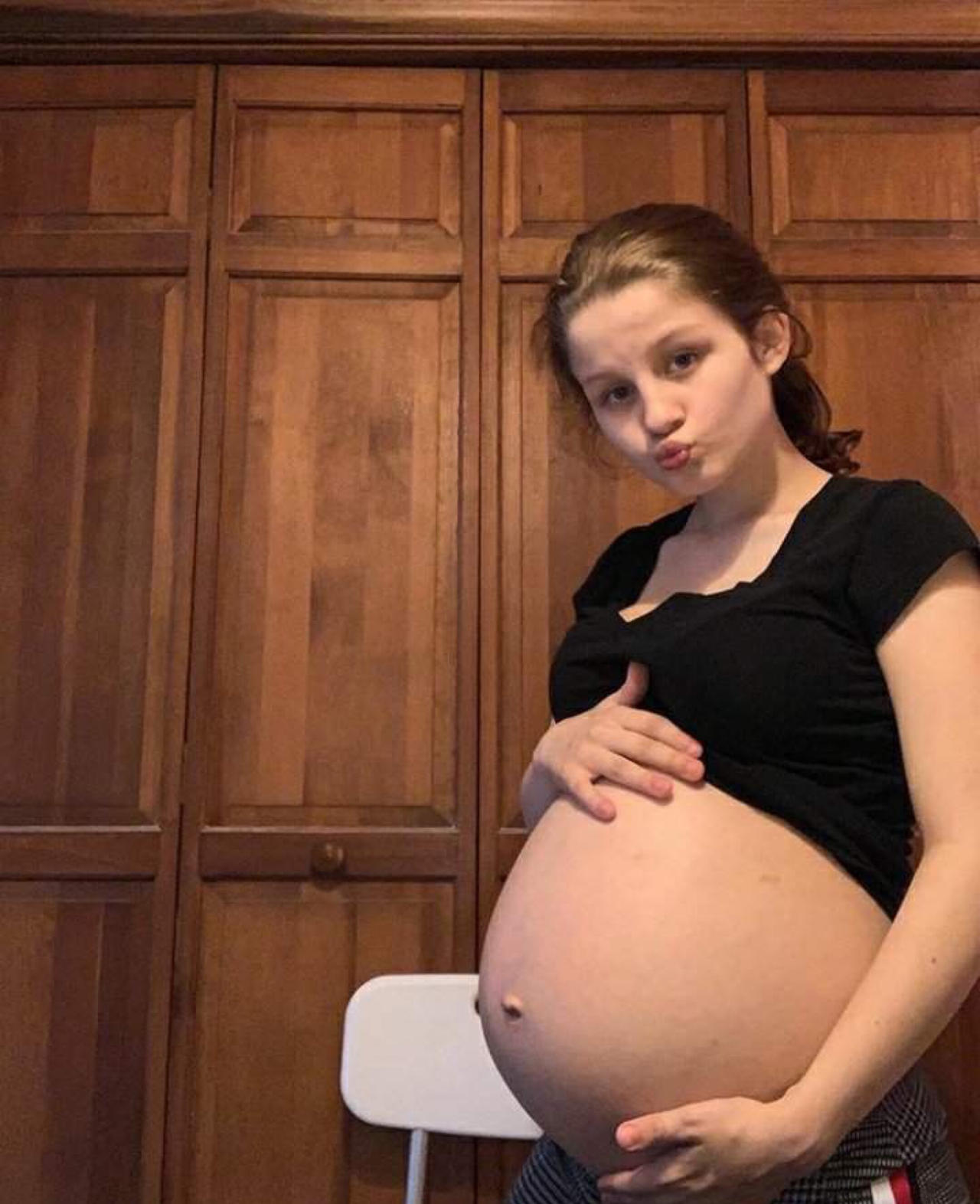 Sexy Pregnant Teen Belly