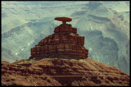 MEXICAN HAT ROCK FORMATION IN UTAH ,VS