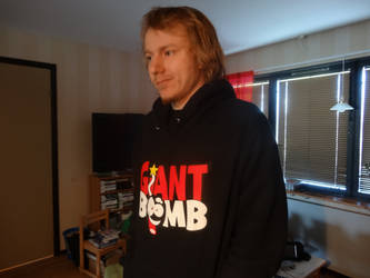 Giant Bomb hoody