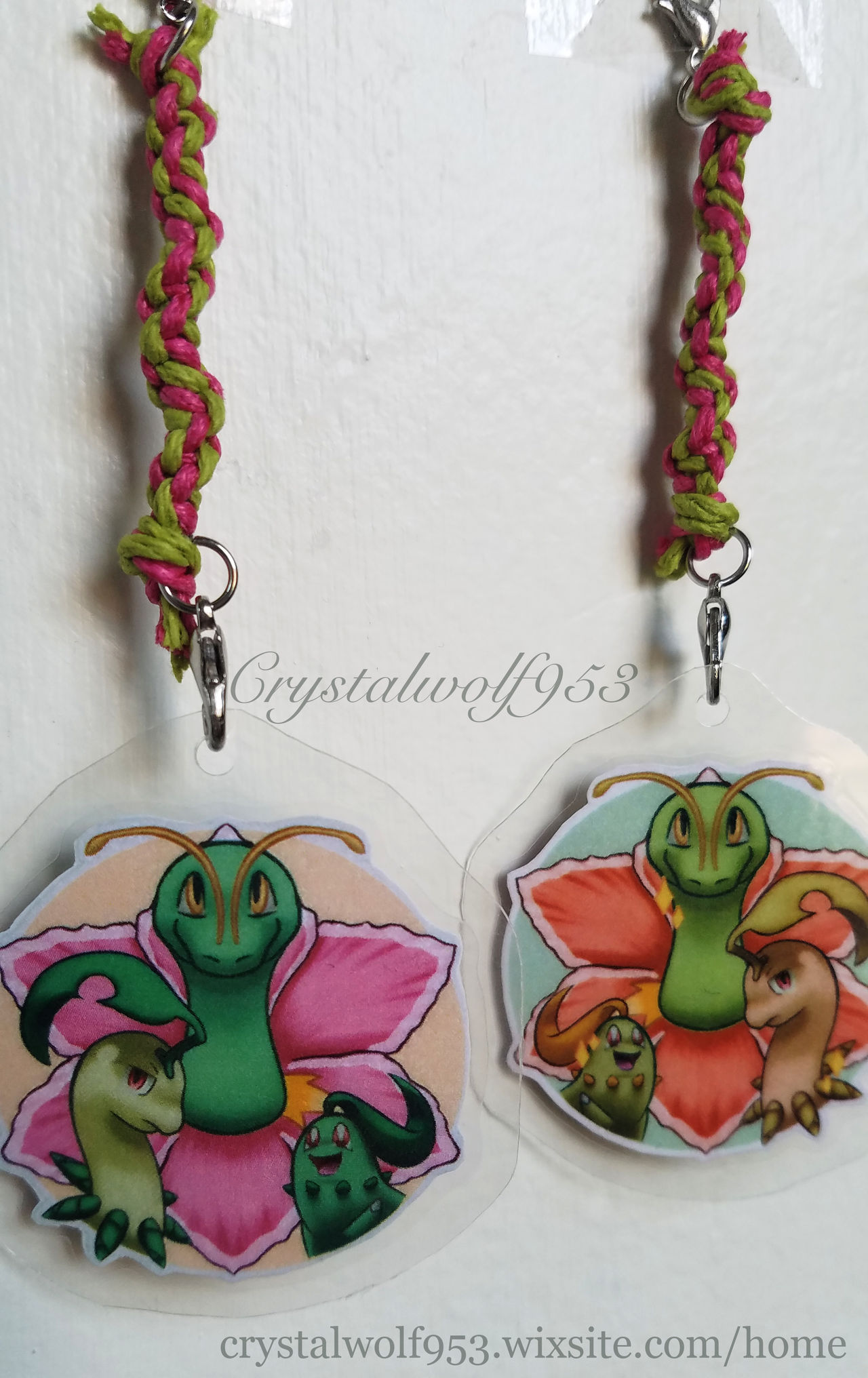 Reversible Chikorita Family Keychain
