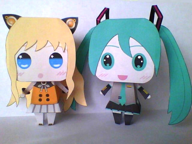 Vocaloid Papercrafts : Seeu and Hatsune Miku