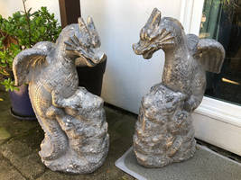 The Two Dragon statues