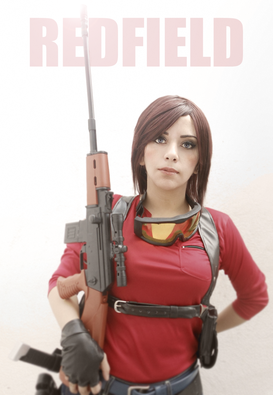 Claire Redfield sniper cosplay