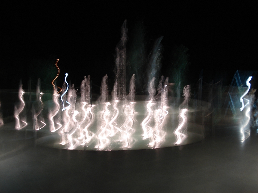Fontane di luce by CellophaneIT on DeviantArt