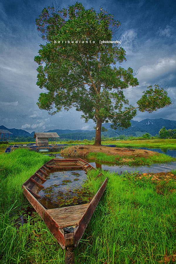 Damage Boat in HDR