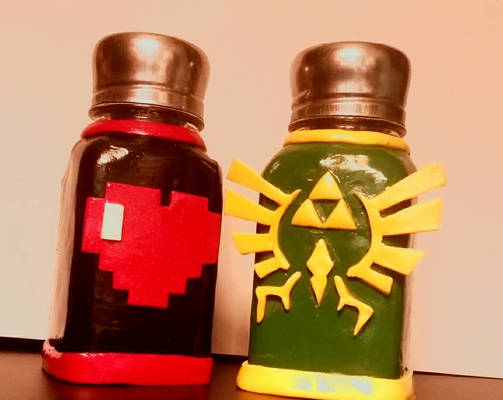 Legend of Zelda salt and pepper shaker set 