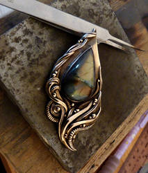 Bronze pendant with Labradorite