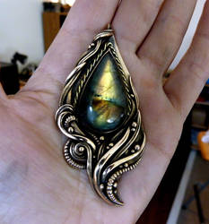 Bronze pendant with Labradorite