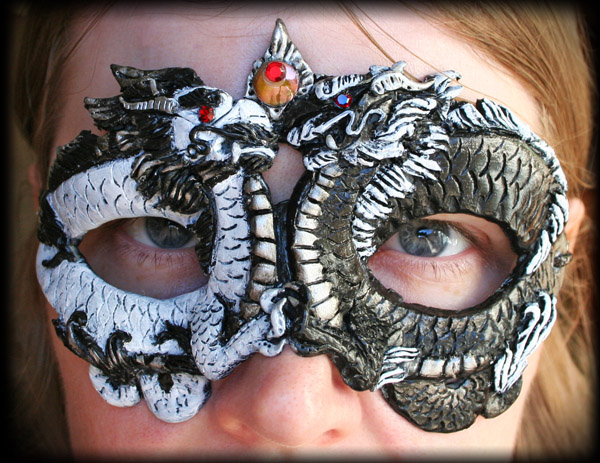 Dokument Sodavand Foranderlig Black and White Dragon Mask by Namingway on DeviantArt
