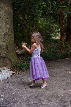 Ella Holding Leaf