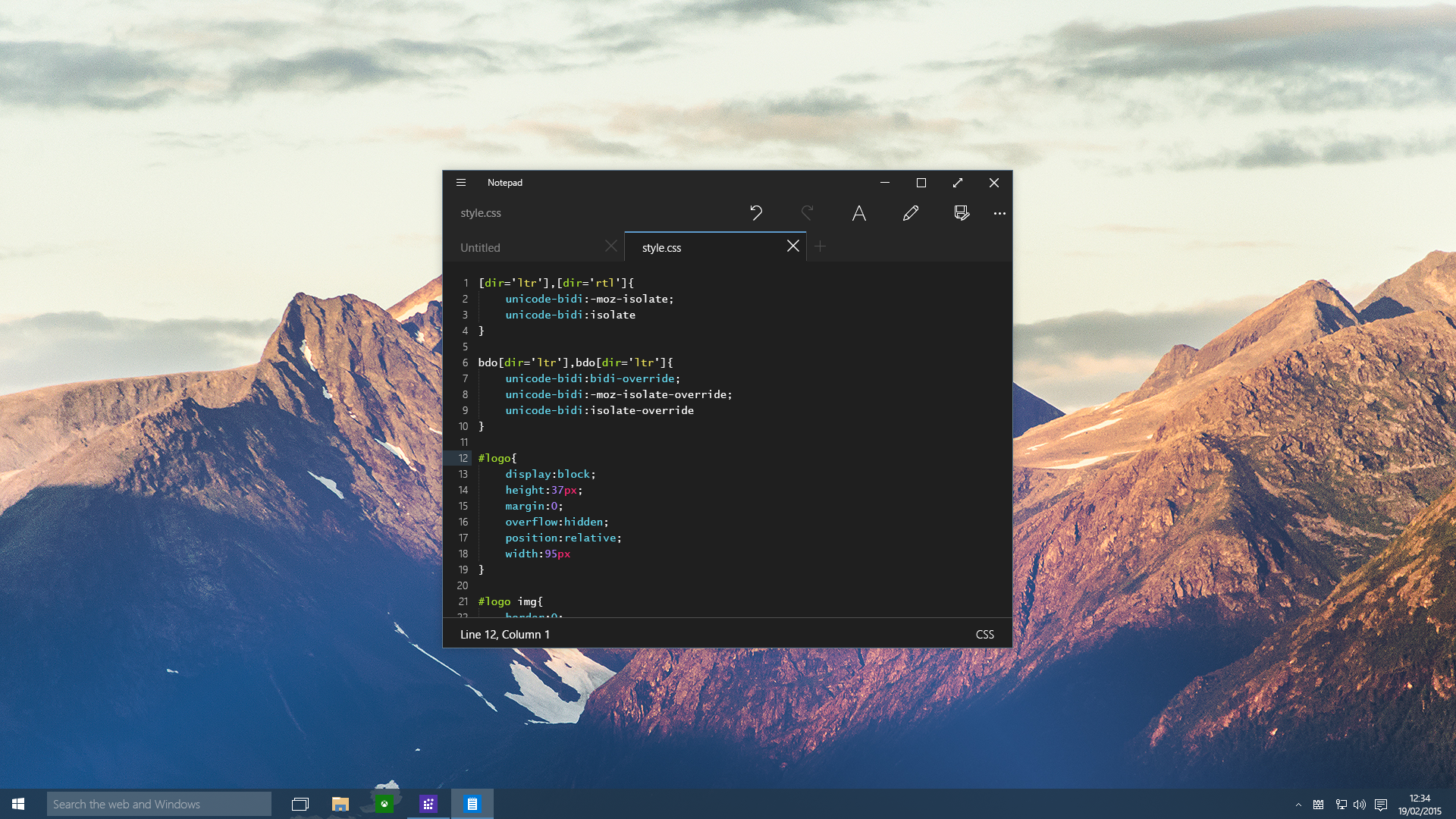 Windows 10 - Notepad (dark theme)