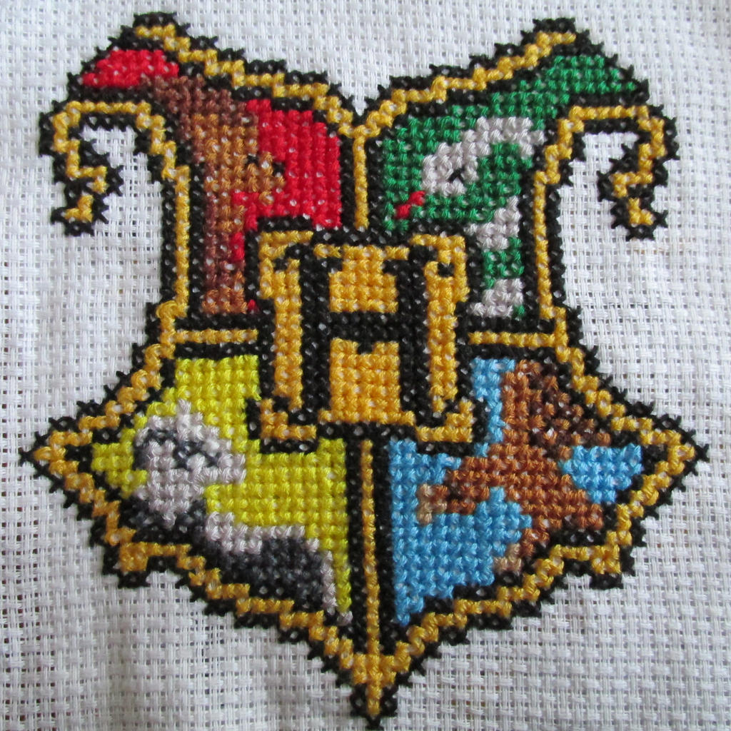 Harry Potter Hogwarts Crest by Nanja-kid on DeviantArt