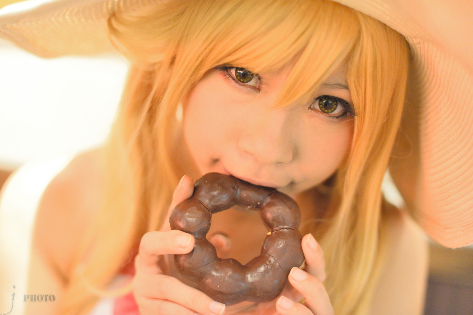 Mr.Donut and Oshino Shinobu 1