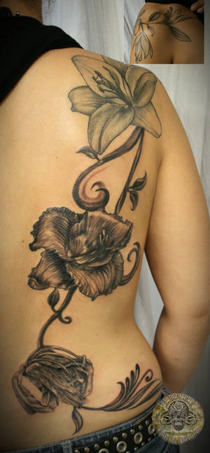 Flower back tattoo 2. session