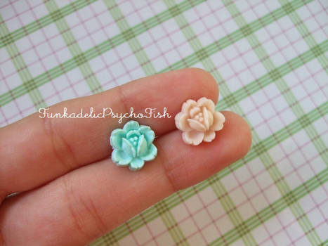 9 Petal Flower Earrings 1 - Peach, Mint