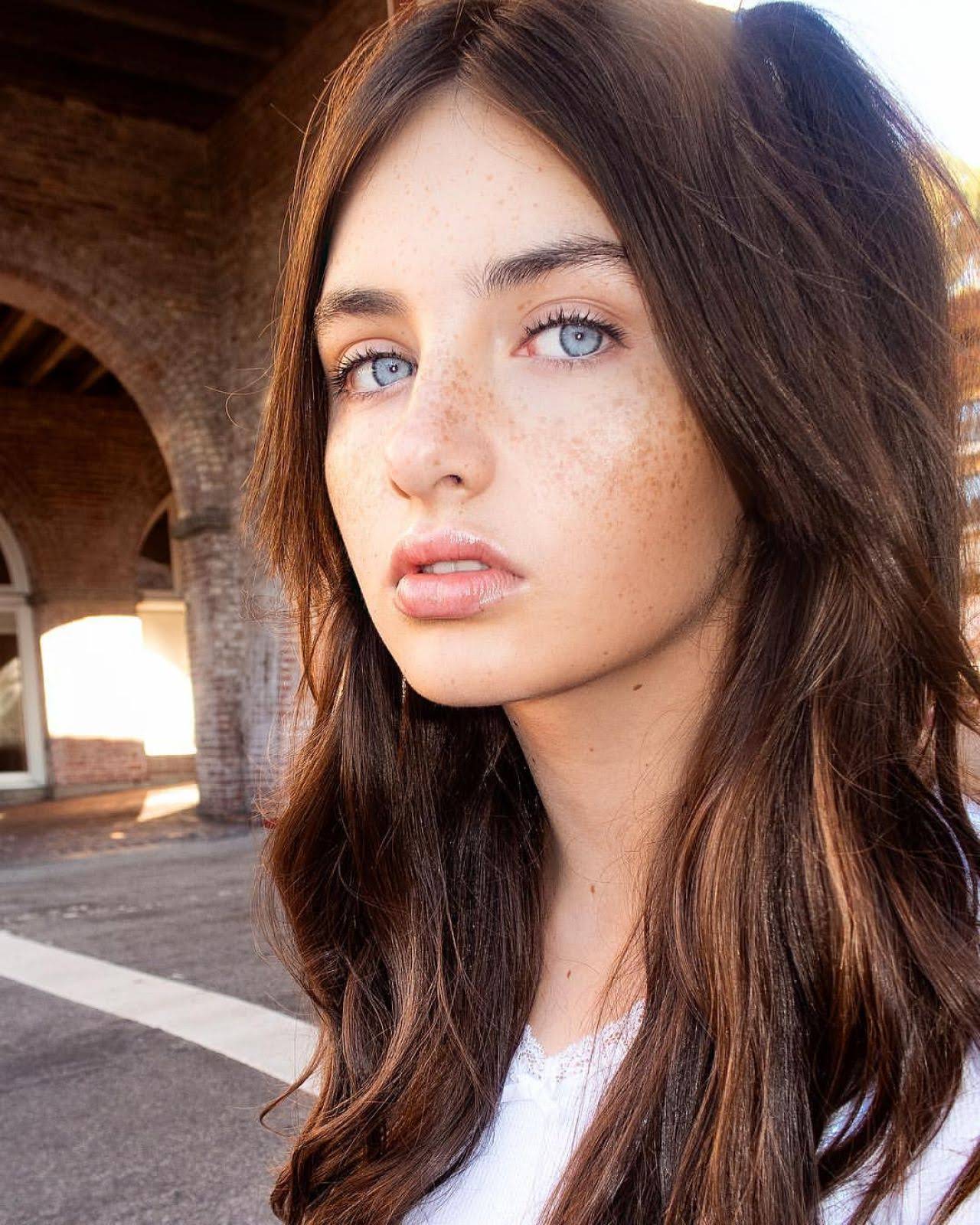 Lilianna-kruk-personal-pics-12-20-2018-18 by GraphisLimitedEdi on