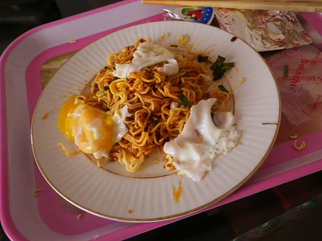 Omachi noodles with egg