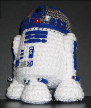 R2D2, the yarny robot