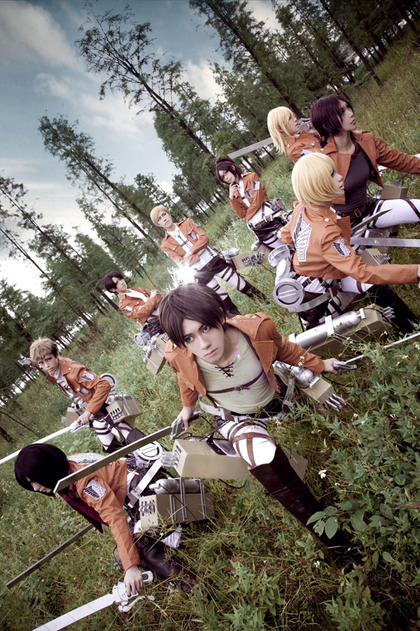 Attack On Titan group cosplay