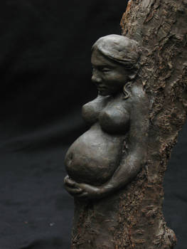 Pregnant Dryad detail