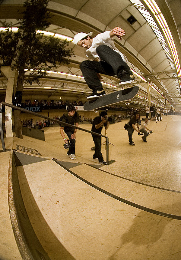 P-Rod - Nollie bs 180 heelflip