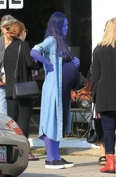 Jessica Alba Blueberry belly