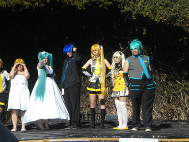Vocaloid character line up - SacAnime 2012 - 1