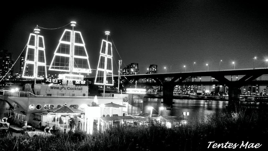 Night Time(Black and White) by Tentesmae on DeviantArt
