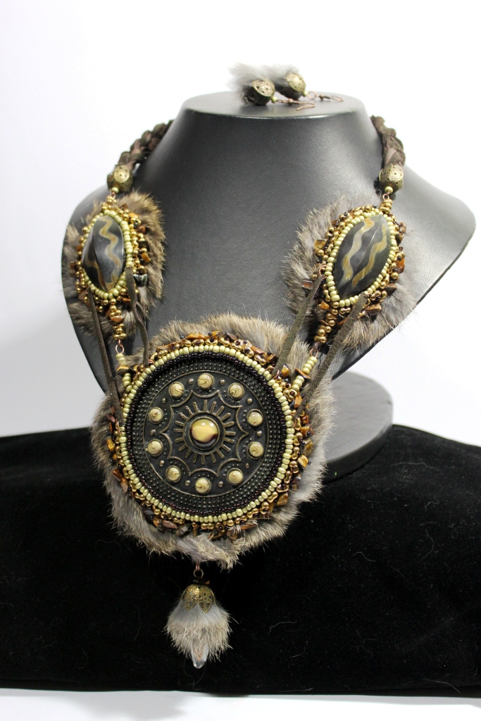 Kore. Beaded jewelry set